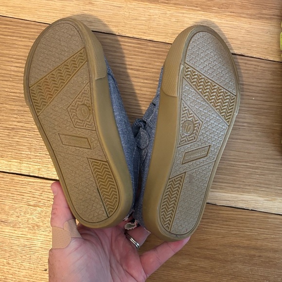 Cat & Jack Kids Sneakers - Gray, Brown, and Blue - Picture 3 of 8